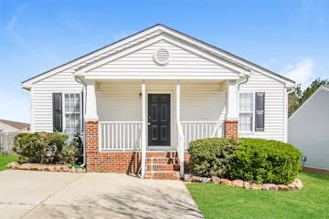 1517 Pleasant Garden Ln Raleigh, NC 27610